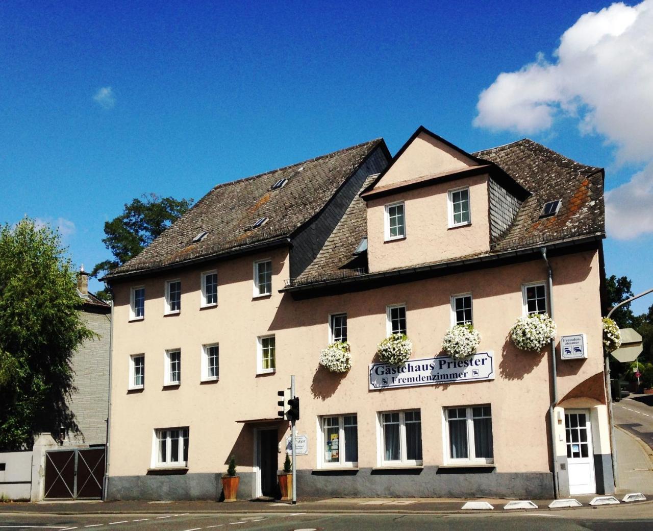 Hotel Gaestehaus Priester Limburg an der Lahn Dış mekan fotoğraf